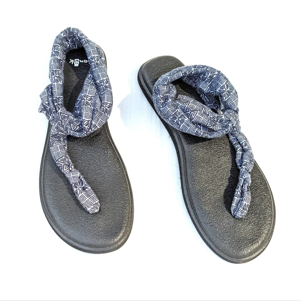 SANUK women's navy blue slingback yoga sandals